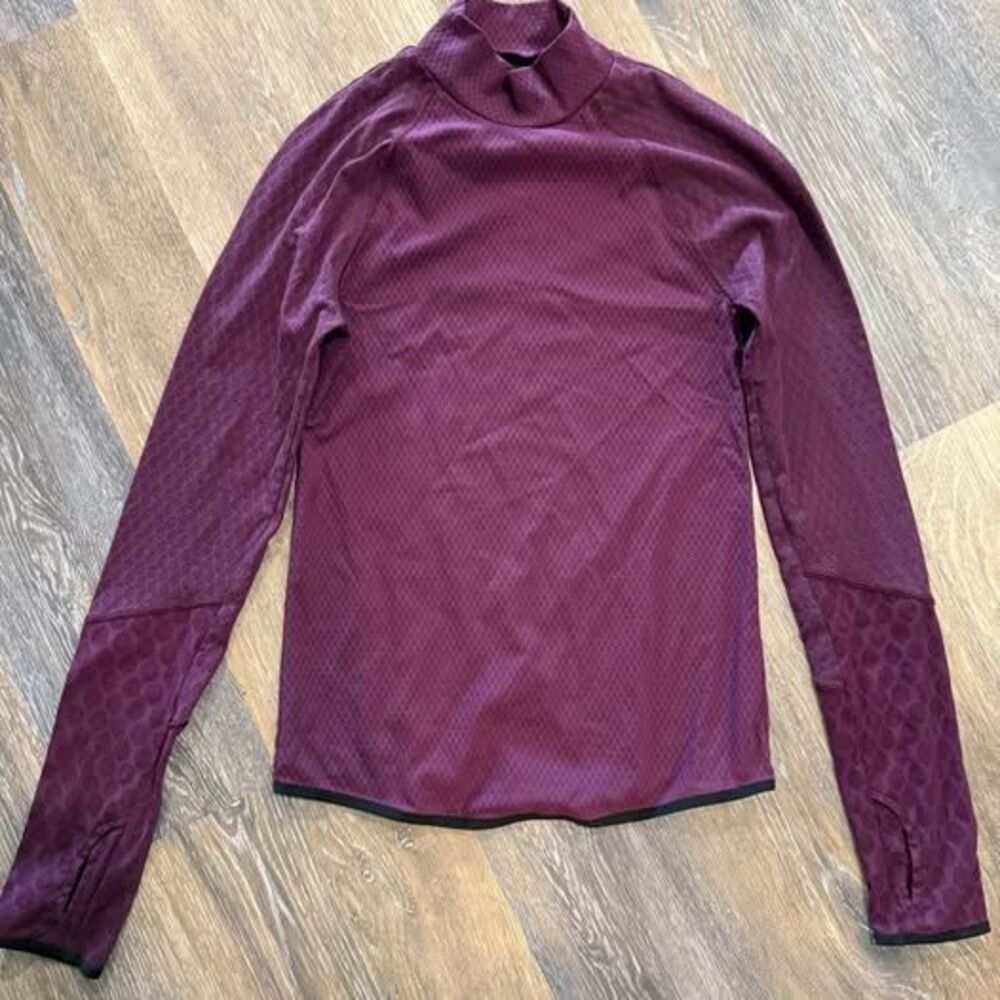 Lululemon size 2 long sleeve mock neck top